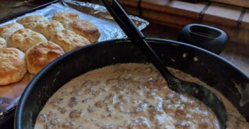 sausage gravy on crackers