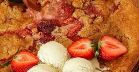 easy Strawberry Cobbler