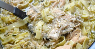 CROCKPOT CHICKEN AND NOODLES