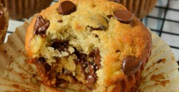 BANANA CHOCOLATE CHIP MUFFINS