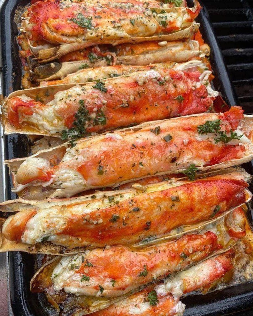 Baked Crab Legs in Butter Sauce