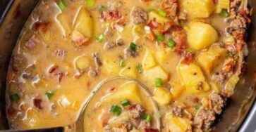 Slow Cooker Creamy Potato Bacon Soup