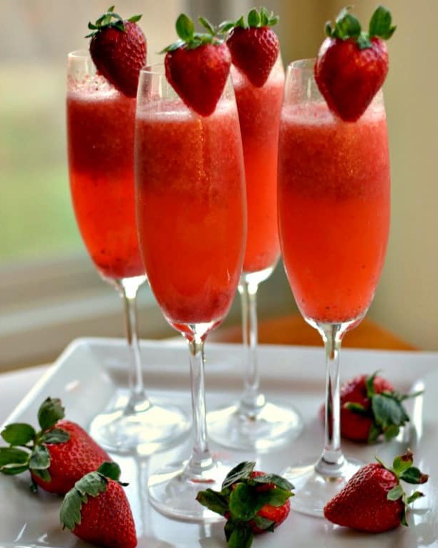 EASY FROSTY STRAWBERRY MIMOSAS