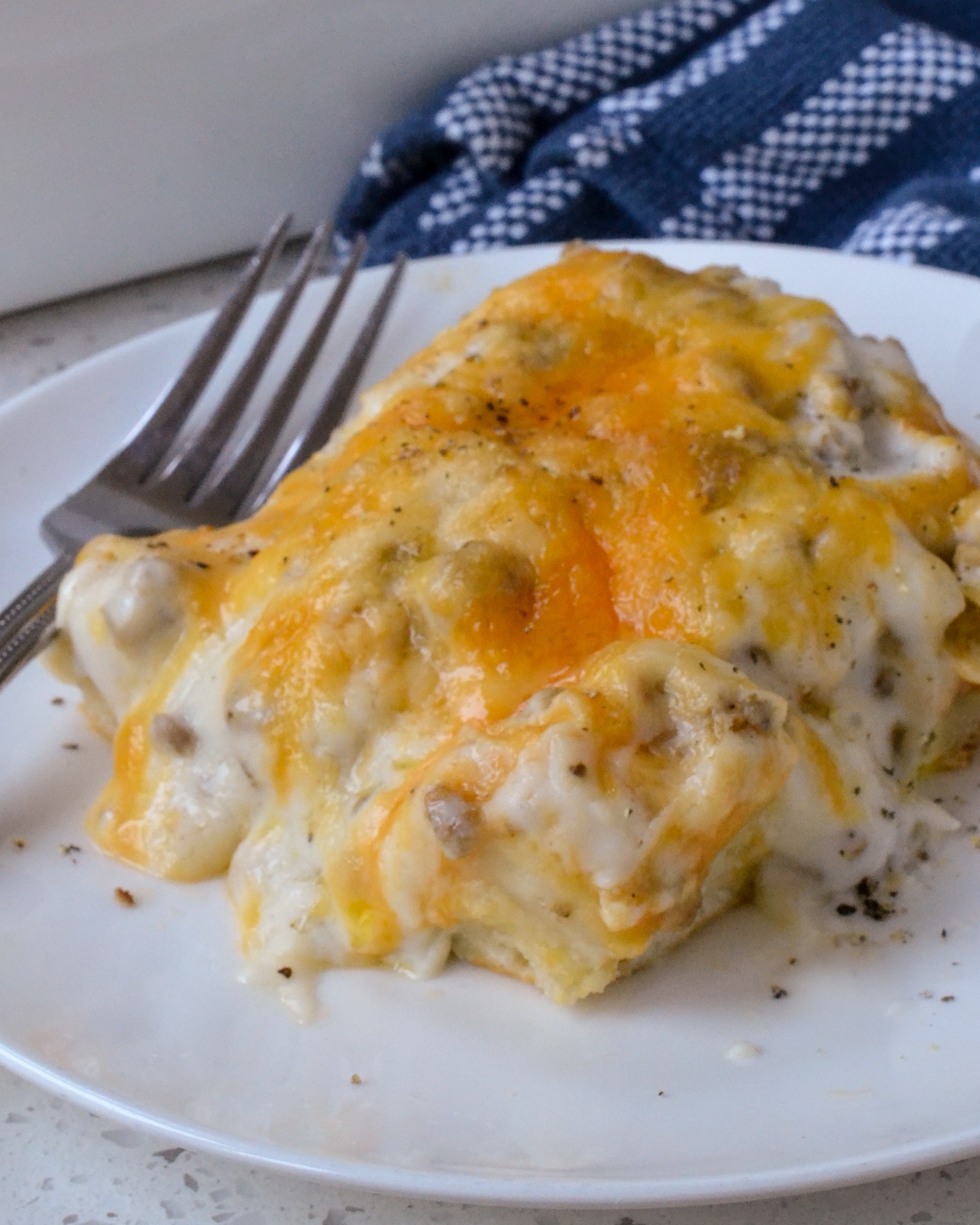 BISCUITS AND GRAVY CASSEROLE