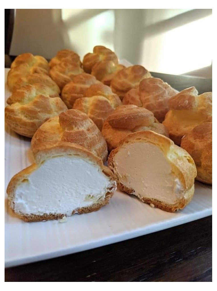 MOM’S FAMOUS CREAM PUFFS