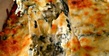 HOT SPINACH ARTICHOKE DIP