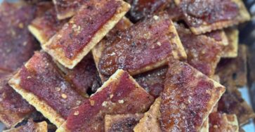 Sweet and Spicy Bacon Crackers