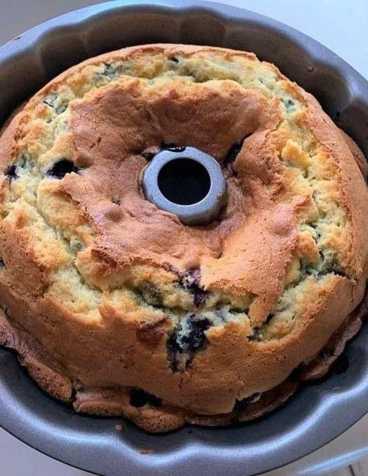 BLUEBERRY SOUR CREAM COFFEE CAKE