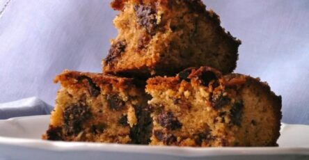 Old-Fashioned Raisin Cake