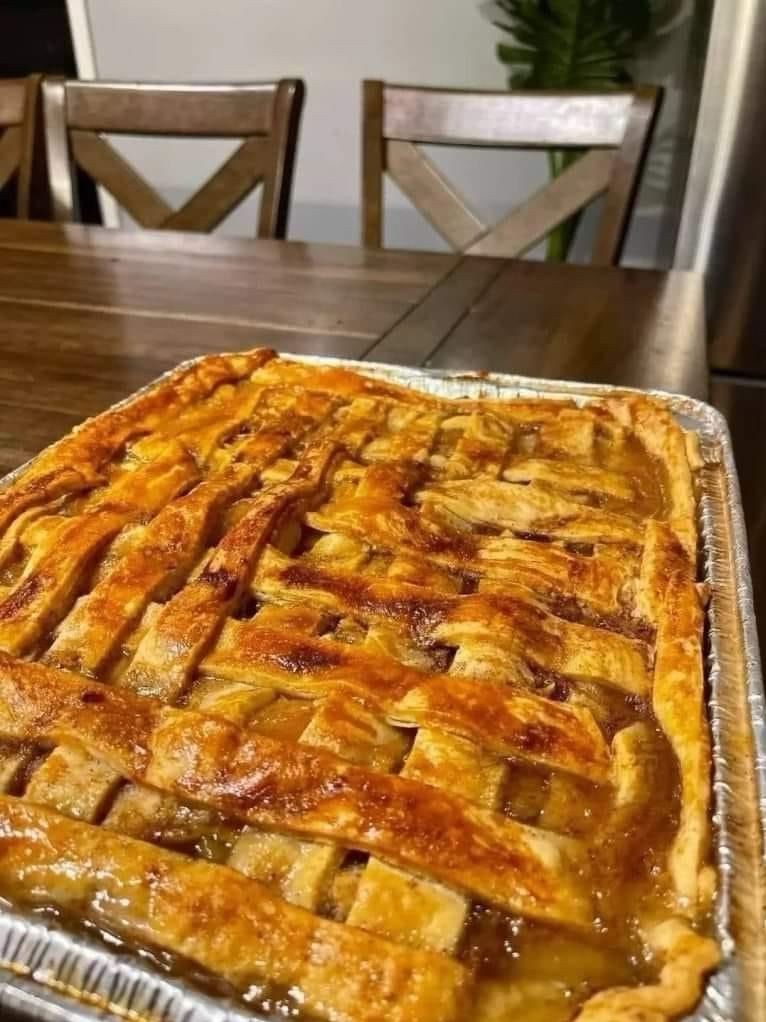 GRANDMA’S PEACH COBBLER PIE