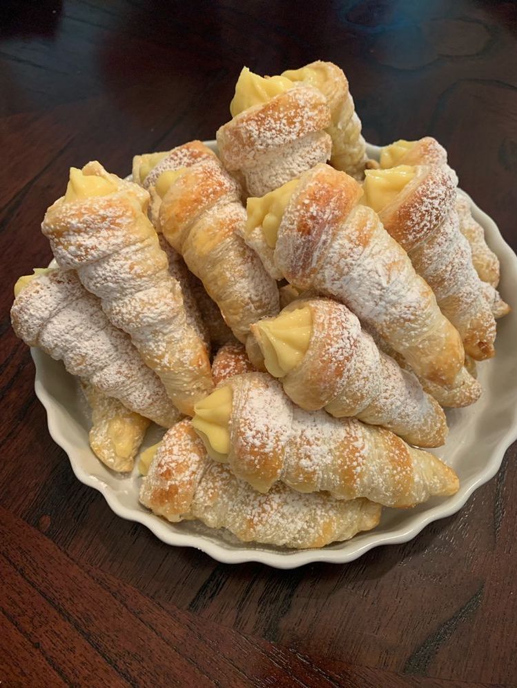 ITALIAN CREAM STUFFED CANNONCINI