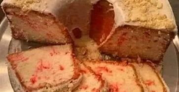 Strawberry crunch pound cake