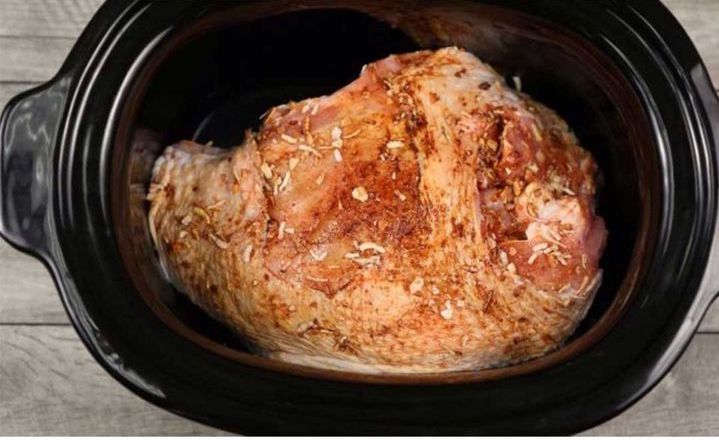 Slow cooker turkey breast with gravy