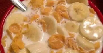 CORN FLAKES WITH BANANAS