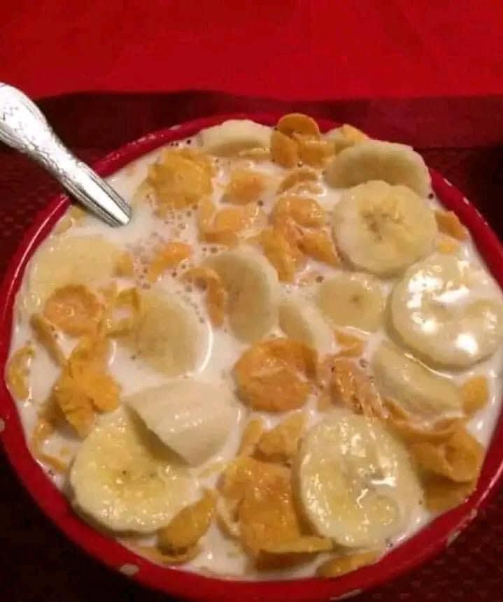 CORN FLAKES WITH BANANAS