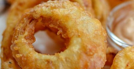 BEER BATTERED ONION RINGS