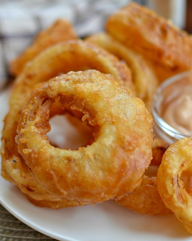 BEER BATTERED ONION RINGS