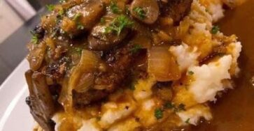 Salisbury Steak with Mashed Potatoes and Mushroom Gravy