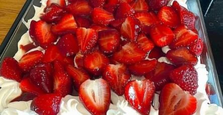 Strawberry Cream Cheese Icebox Cake Recipe