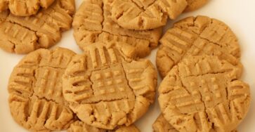 SOFT PEANUT BUTTER COOKIES