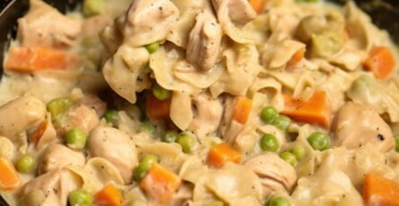 Chicken Pot Pie Noodle Skillet