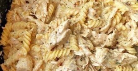 Crockpot Garlic Parmesan Chicken Pasta