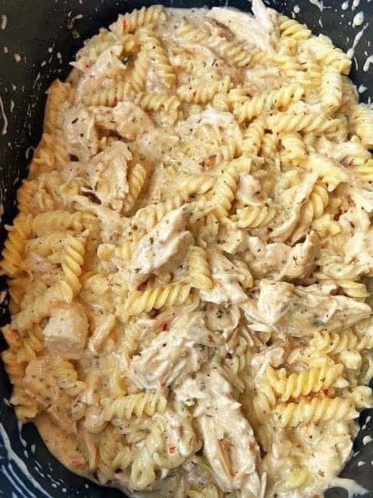 Crockpot Garlic Parmesan Chicken Pasta