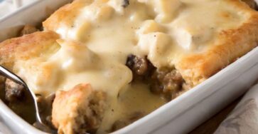 Biscuit & Gravy Casserole