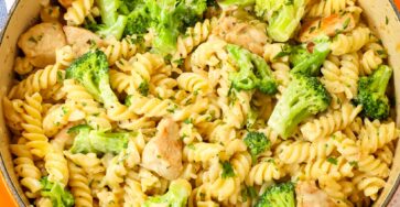 CHICKEN BROCCOLI ALFREDO