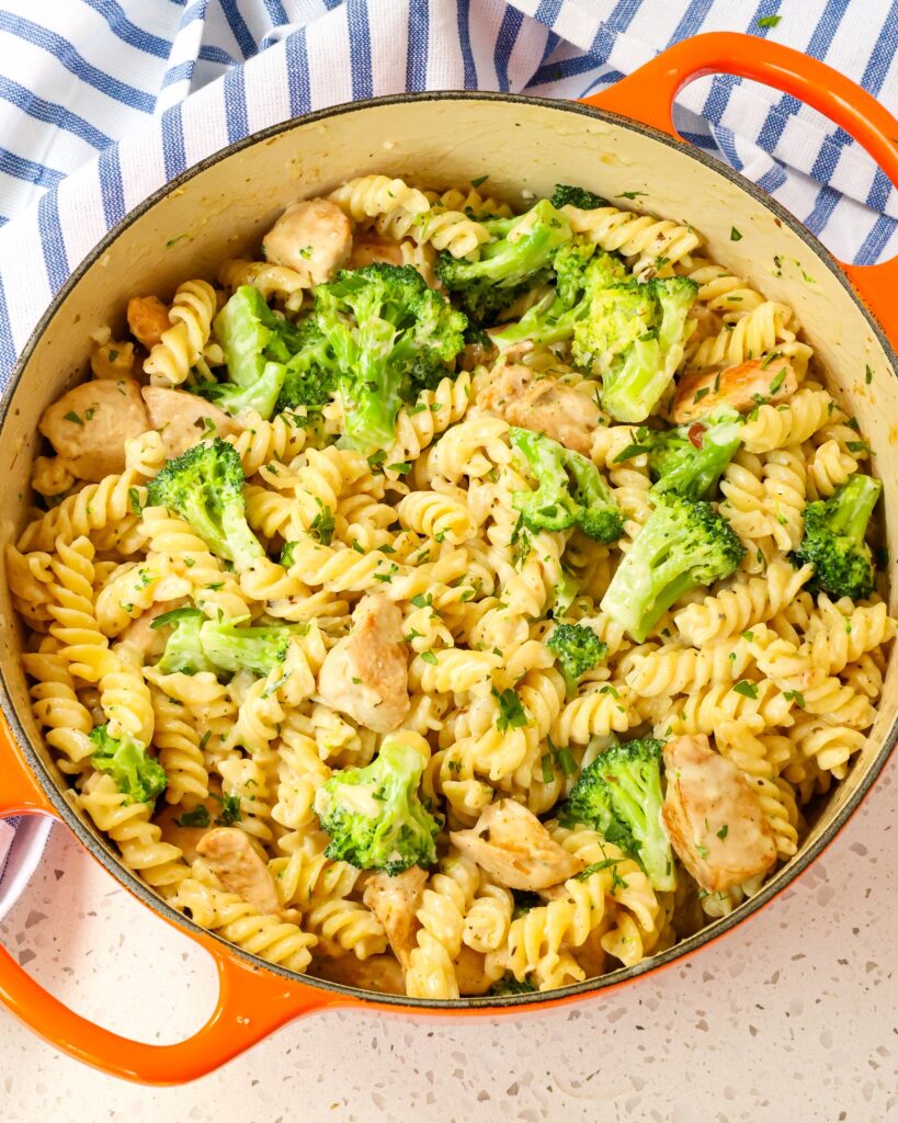 CHICKEN BROCCOLI ALFREDO