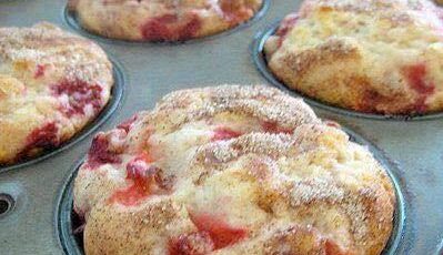 FRESH STRAWBERRY MUFFINS