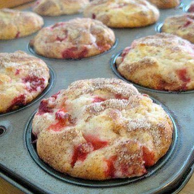 FRESH STRAWBERRY MUFFINS