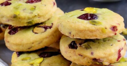 Cranberry Pistachio Shortbread Cookies