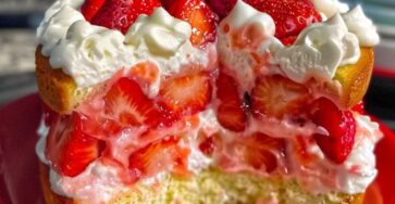 Strawberry Earthquake Cake