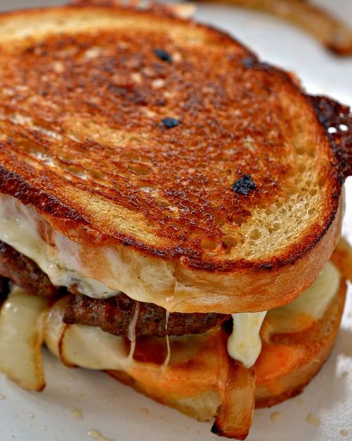 CLASSIC PATTY MELT