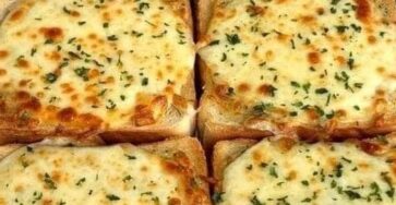 Cheesy Garlic Bread Delight