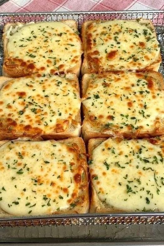 Cheesy Garlic Bread Delight