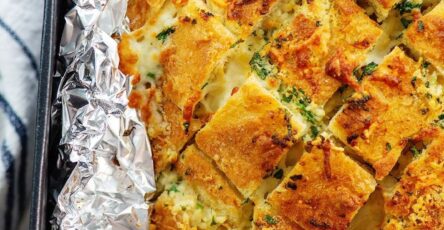 Cheesy Garlic Pull-Apart Bread