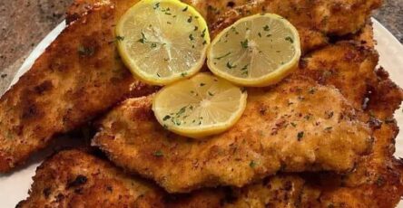 Crispy Breaded Chicken Cutlets with Lemon