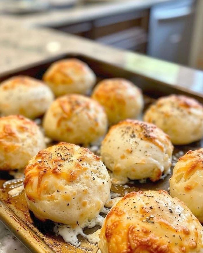 Cheesy Garlic Dinner Rolls