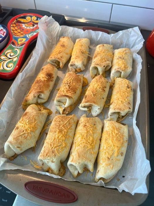 Cheesy Chicken Enchilada Rolls: A Baked Delight