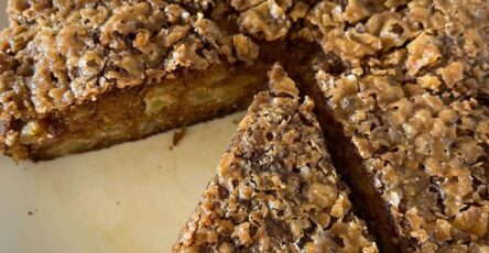 Delicious Pecan Pie Cake Recipe