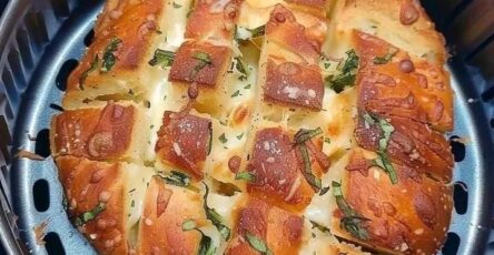 Cheesy Garlic Pull-Apart Bread