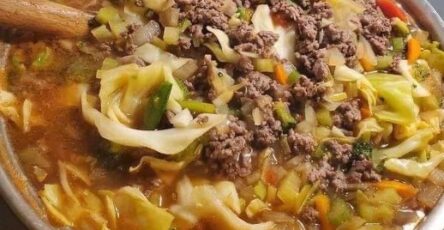 Hearty Cabbage and Ground Beef Soup Recipe