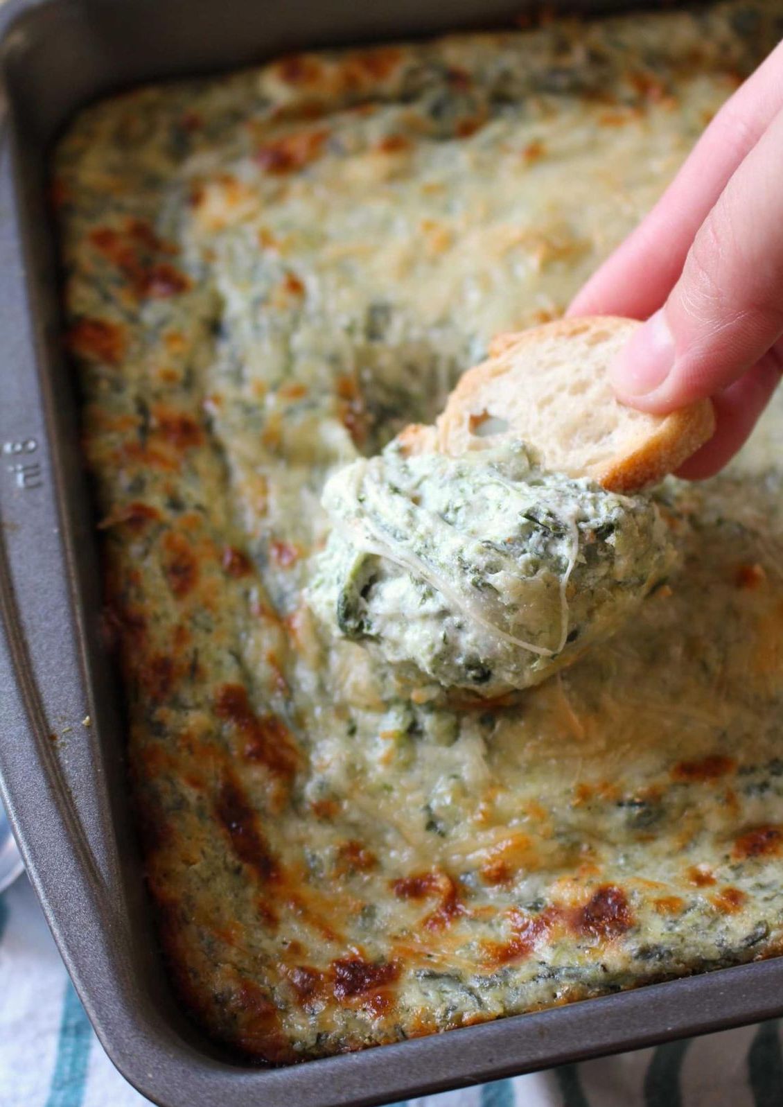 Creamy Spinach and Artichoke Dip: A Crowd-Pleasing Favorite