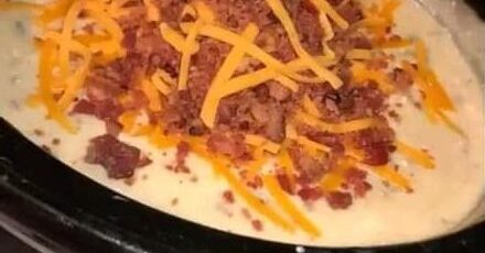 Slow Cooker Cheesy Bacon Dip