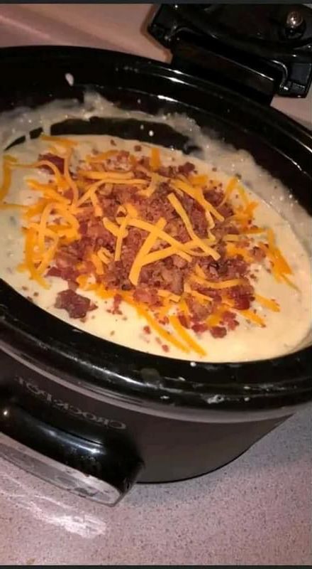 Slow Cooker Cheesy Bacon Dip