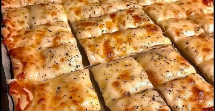 Breadsticks with cheese and garlic made at home