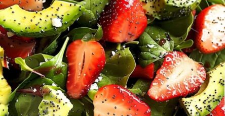 Avocado Strawberry Spinach Salad