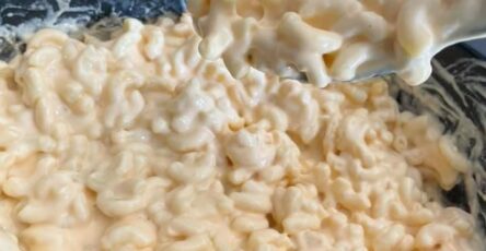 Slow Cooker Macaroni and Cheese